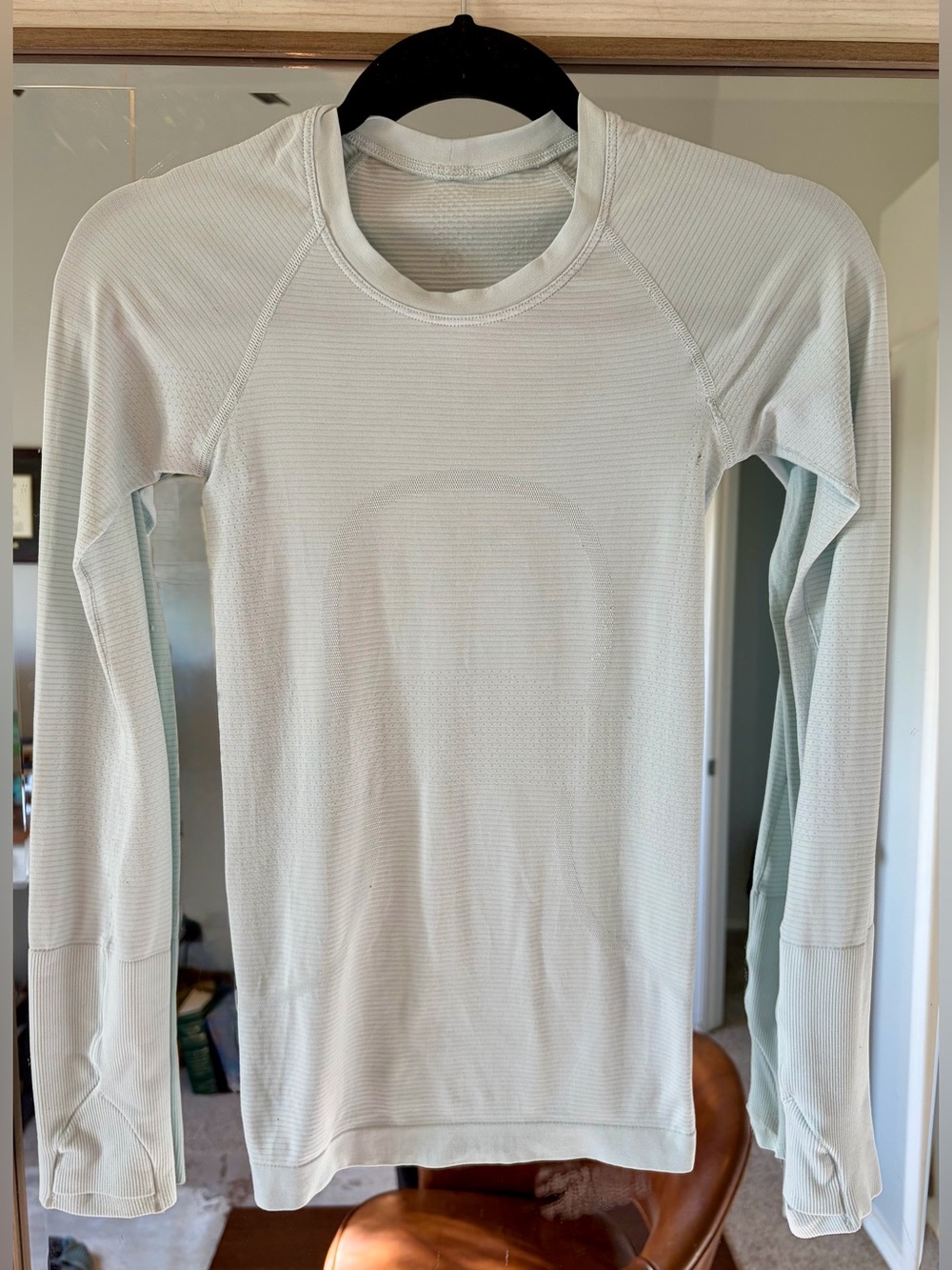 Lululemon Women's Swiftly Tech Long Sleeve Athletic Shirt Size 0 Extra Small